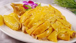 Mẹo làm gà luộc giòn ngon, bóng bảy và không bị rách da Mẹo làm gà luộc giòn ngon, bóng bảy và không bị rách da