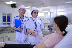 Điều dưỡng thi khối C được không? Thí sinh cần lưu ý gì khi xét tuyển?